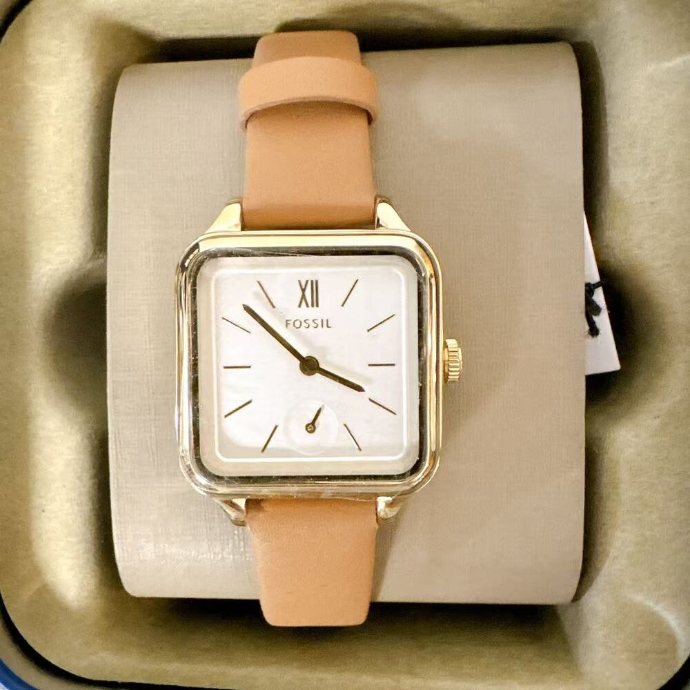 Fossil BQ3909 Colleen Square Gold-Tone Brown Leather Women's Analog Wristwatch